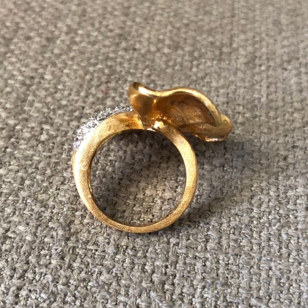 Gold flower ring - Picture 3 of 5